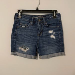 Universal thread denim jean shorts with the stress marks size 00/24R